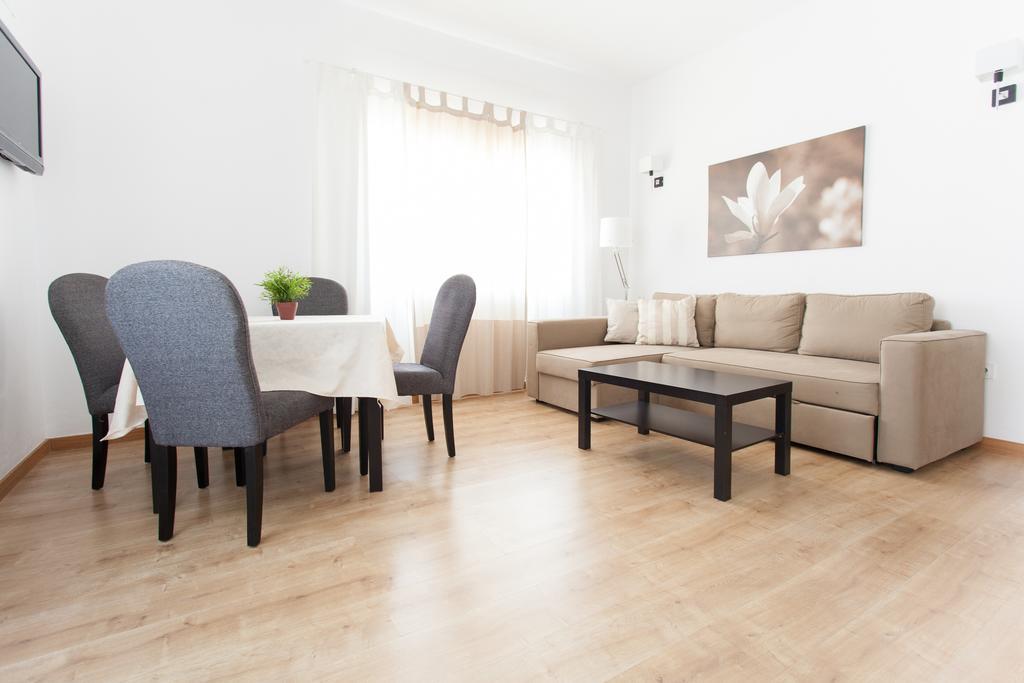 Apartamentos Diaber Laraña Sevilla Habitación foto